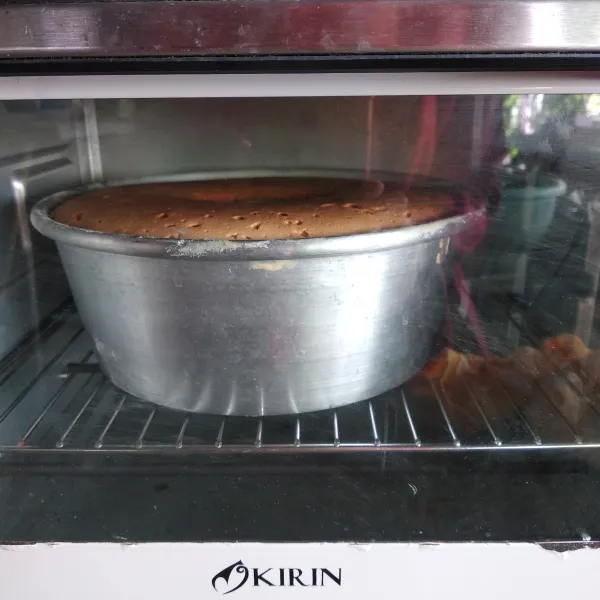 Panggang selama 45 menit, suhu 180°C atau sesuaikan dengan oven masing-masing