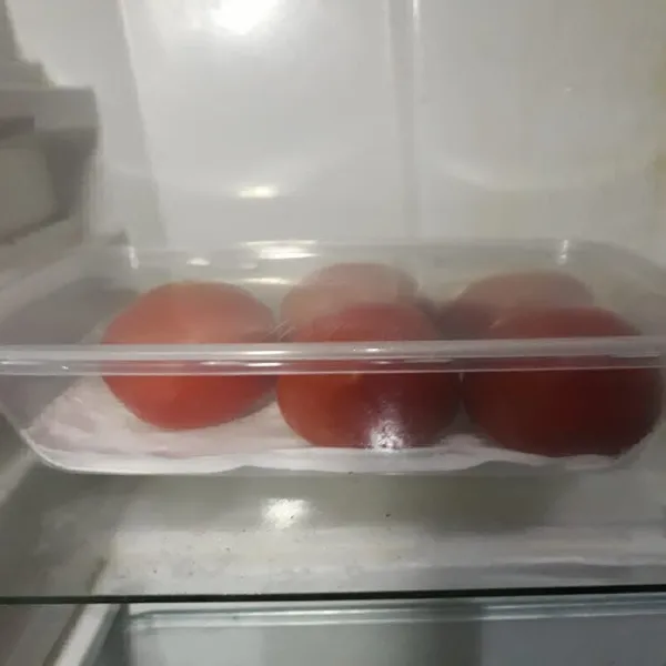 Simpan dalam kulkas pada bagian sayur