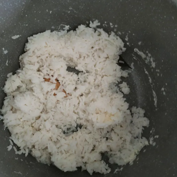 Masak di rice cooker hingga matang.