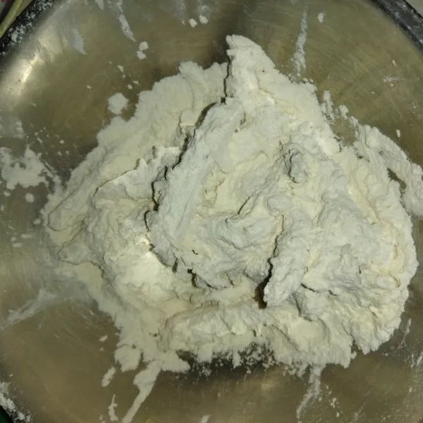 Hingga kentang dilapisi banyak tepung.