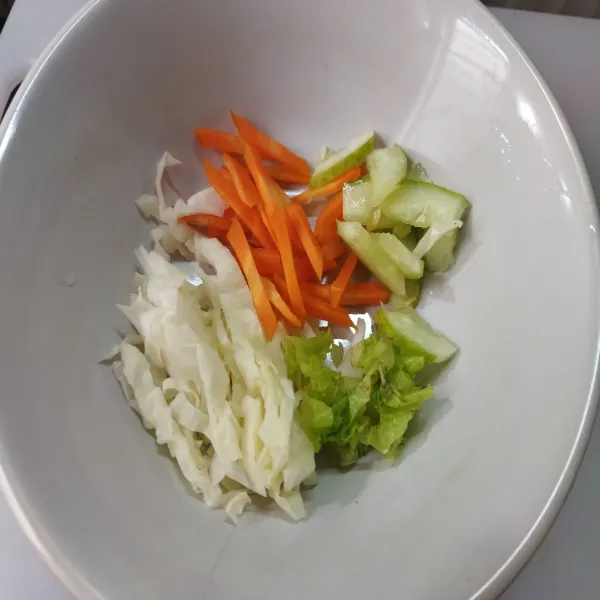 Masukkan sayuran kedalam mangkok