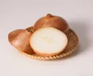 ½ pcs bawang bombay, iris
