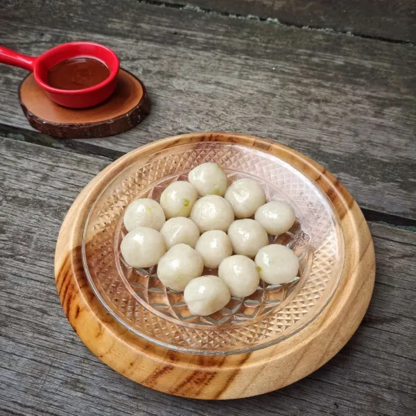 Sajikan dengan saus kesukaan.