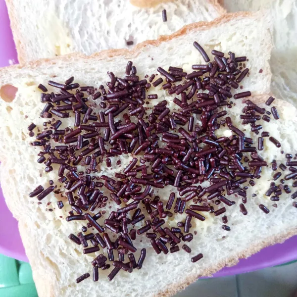 Beri meses cokelat secukupnya.