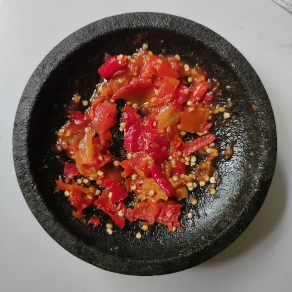 Ulek kasar cabai dan tomat.