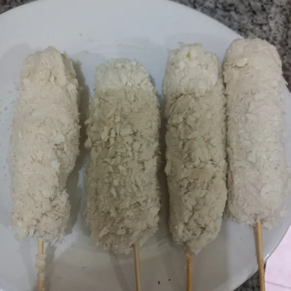 Bentuk dan rapikan lakukan hingga habis.