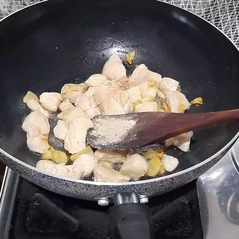 Step 2 Toping Ayam Mie Gacoan