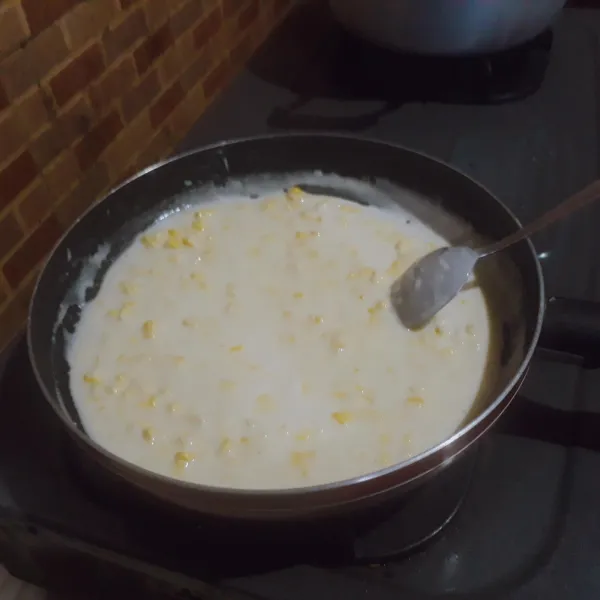 Masukkan jagung masak selama 5 menit.