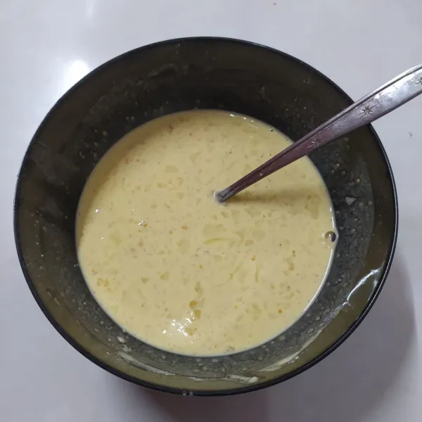 Aduk sampai adonan tercampur rata.