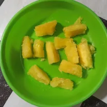 Setelah empuk, iris kecil-kecil.
