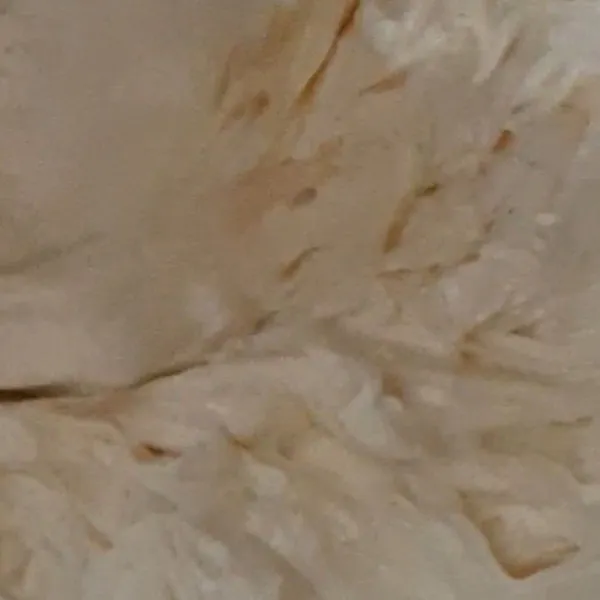 Masukkan ⅓ bagian Bahan B kedalam. Bahan A, aduk balik perlahan, tambahkan lagi ⅓ Bahan B, aduk balik perlahan, masukkan semua Bahan B, aduk balik perlahan sampai tercampur rata.