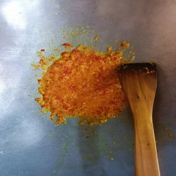 Tumis bumbu halus.
