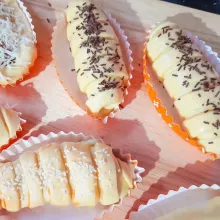 Setelah semua roti selesai dibentuk, aku masukan ke dalam wadah/ alas untuk roti. Diamkan kembali selama sekitar 30-60 menit atau sampai mengembang tergantung suhu ruangan masing-masing. Panaskan oven pada suhu 180 api atas bawah selama 10 menit. Sebelum dipanggang oleskan campuran kuning telur dan susu menggunakan kuas secara perlahan. Taburkan keju atau meises sesuai selera. Panggang selama 10-15 menit tergantung jenis oven. Keluarkan roti dan oles menggunakan mentega, Siap disajikan!