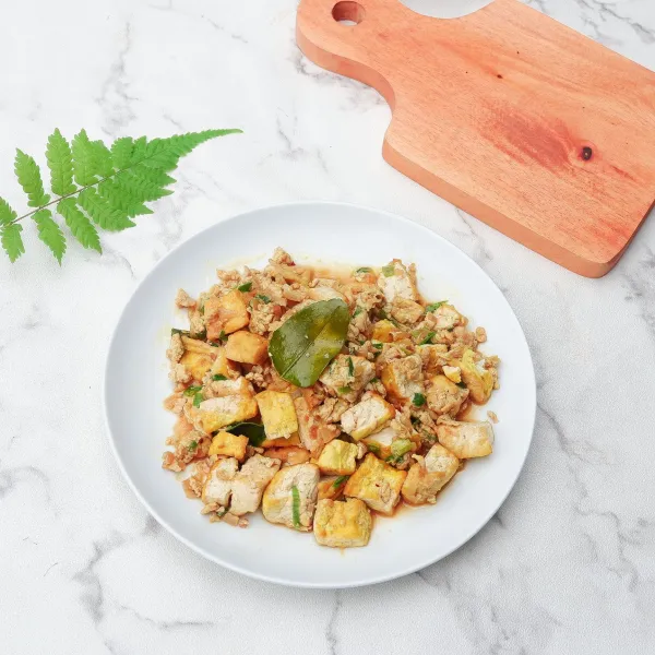 Beri kaldu bubuk, kecap asin, merica bubuk, garam, dan brown sugar, lalu aduk rata. Cicipi rasanya, lalu angkat dan sajikan.