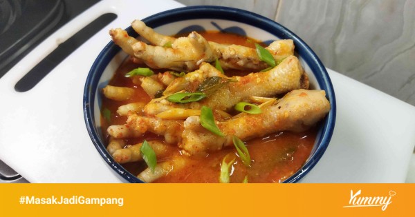 Proses menumis bumbu untuk Ceker Mercon Pedas Manis