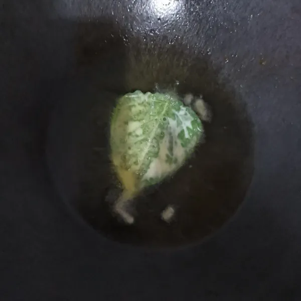 Goreng di minyak panas hingga kering, tiriskan.