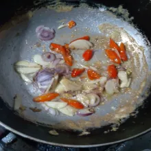 Masukkan bumbu yang sudah di cincang.