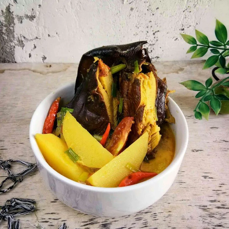 Lodeh Kentang Ikan Pari Asap