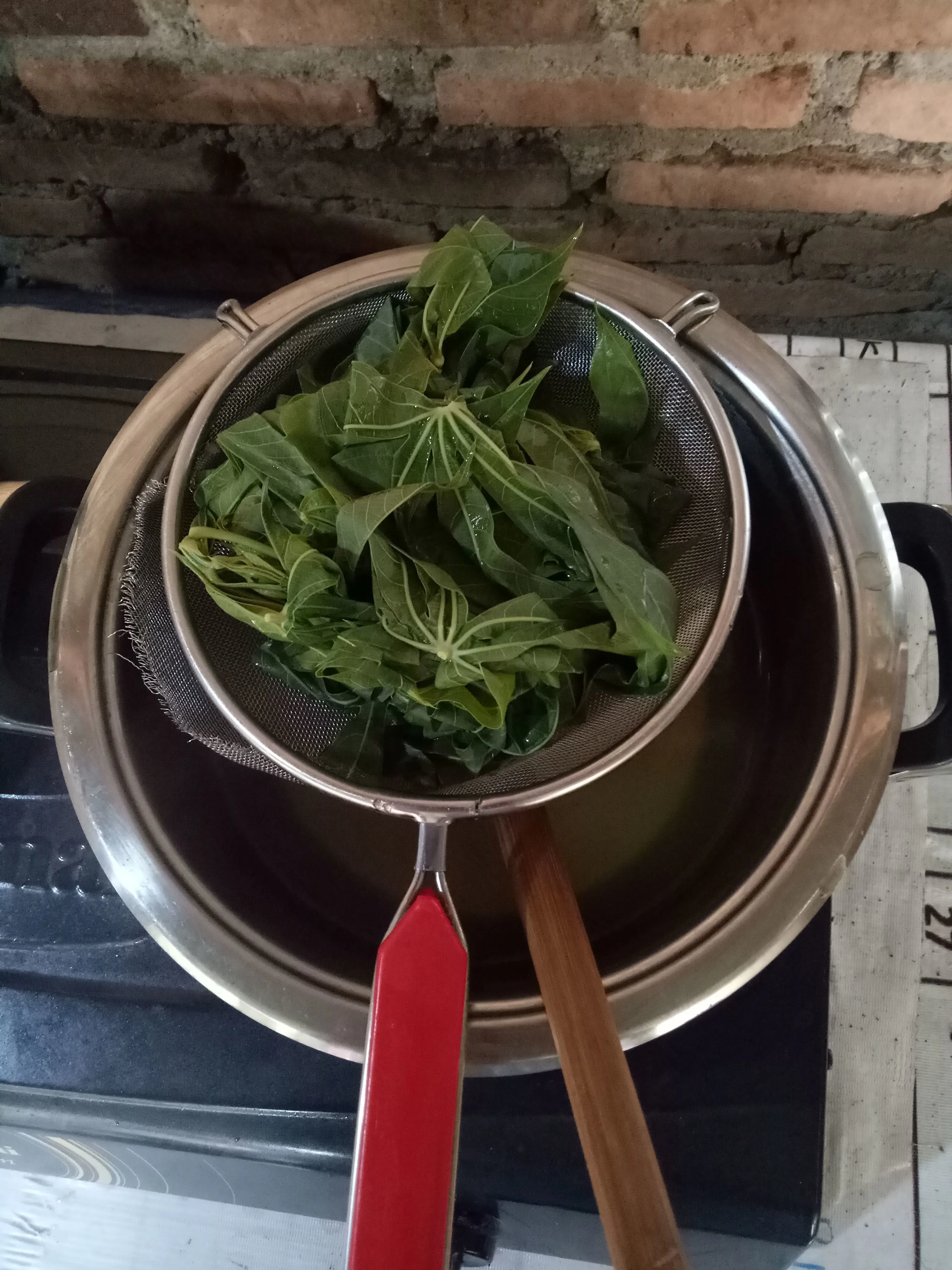 Step 1 Gulai Pucuak Ubi Tahu