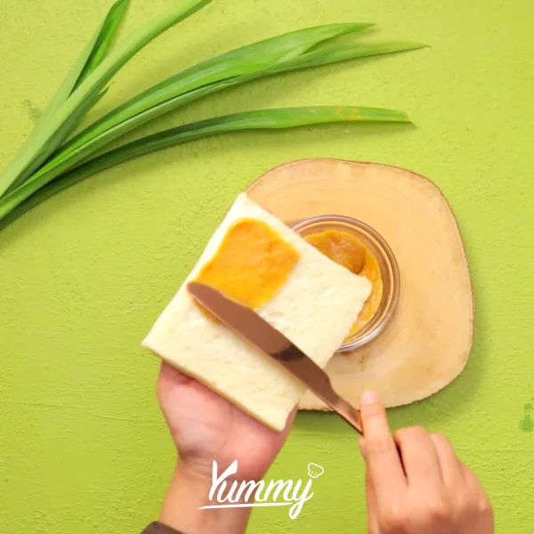 Tunggu hingga dingin dan sajikan bersama roti tawar atau simpan dalam toples kedap udara di dalam kulkas.