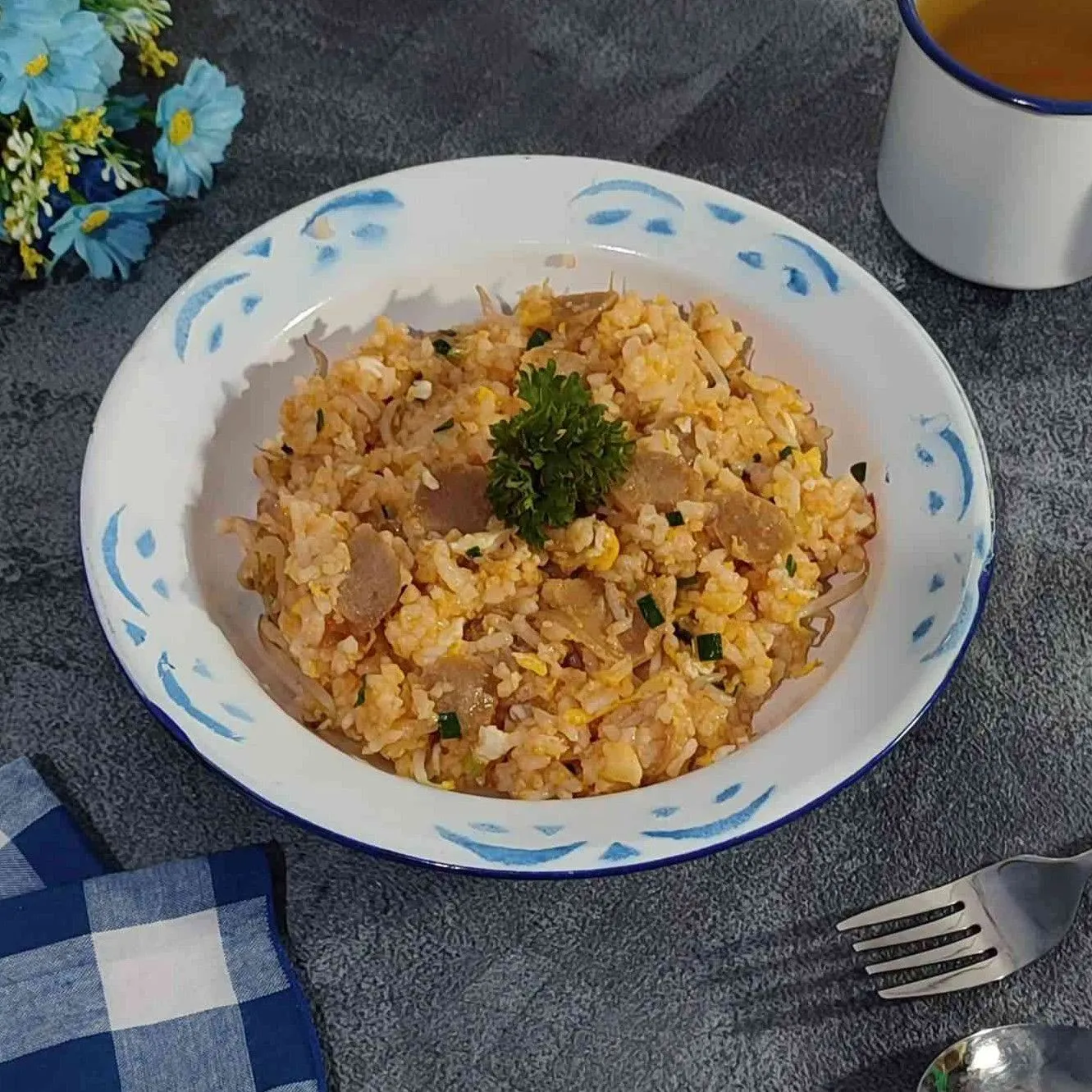 Bakso goreng ala anak rumahan dengan bumbu kacang dan saus tomat