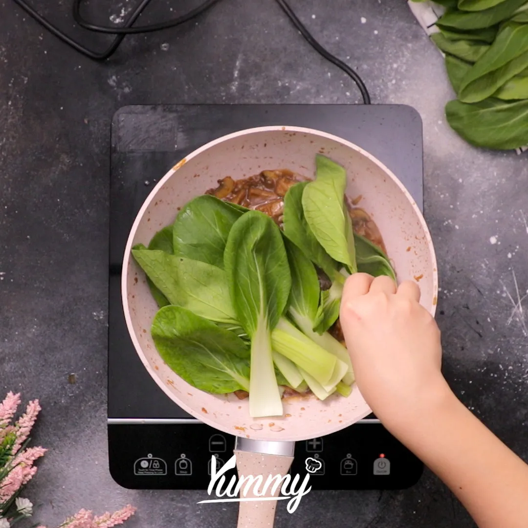 Step 5 Stir fry Beef Udon