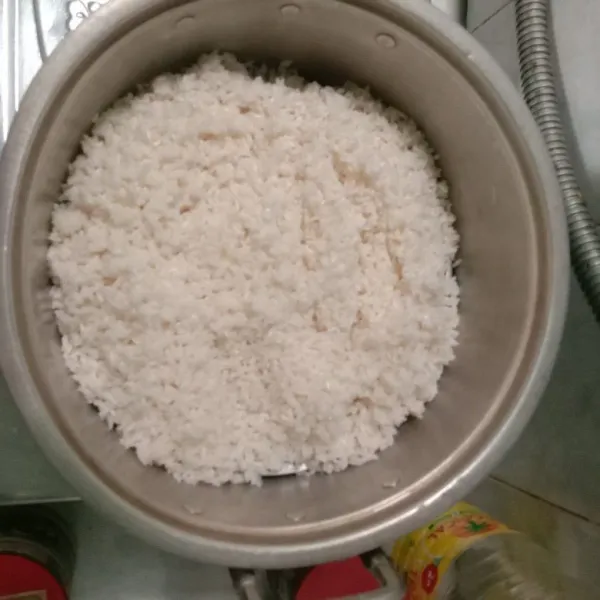 Kukus beras ketan selama 15-20 menit.