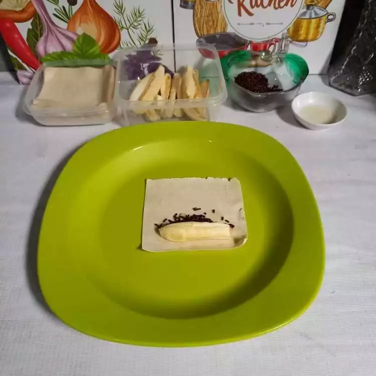 Step 3 Pangsit Isi Pisang Coklat