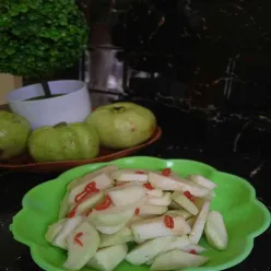 Asinan Jambu Kristal