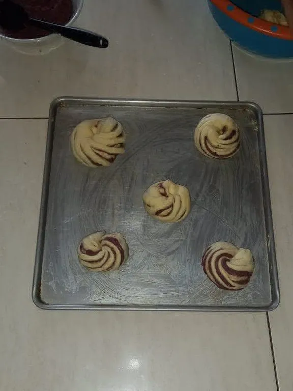 Step 8 Roti Konde Isi Kacang merah