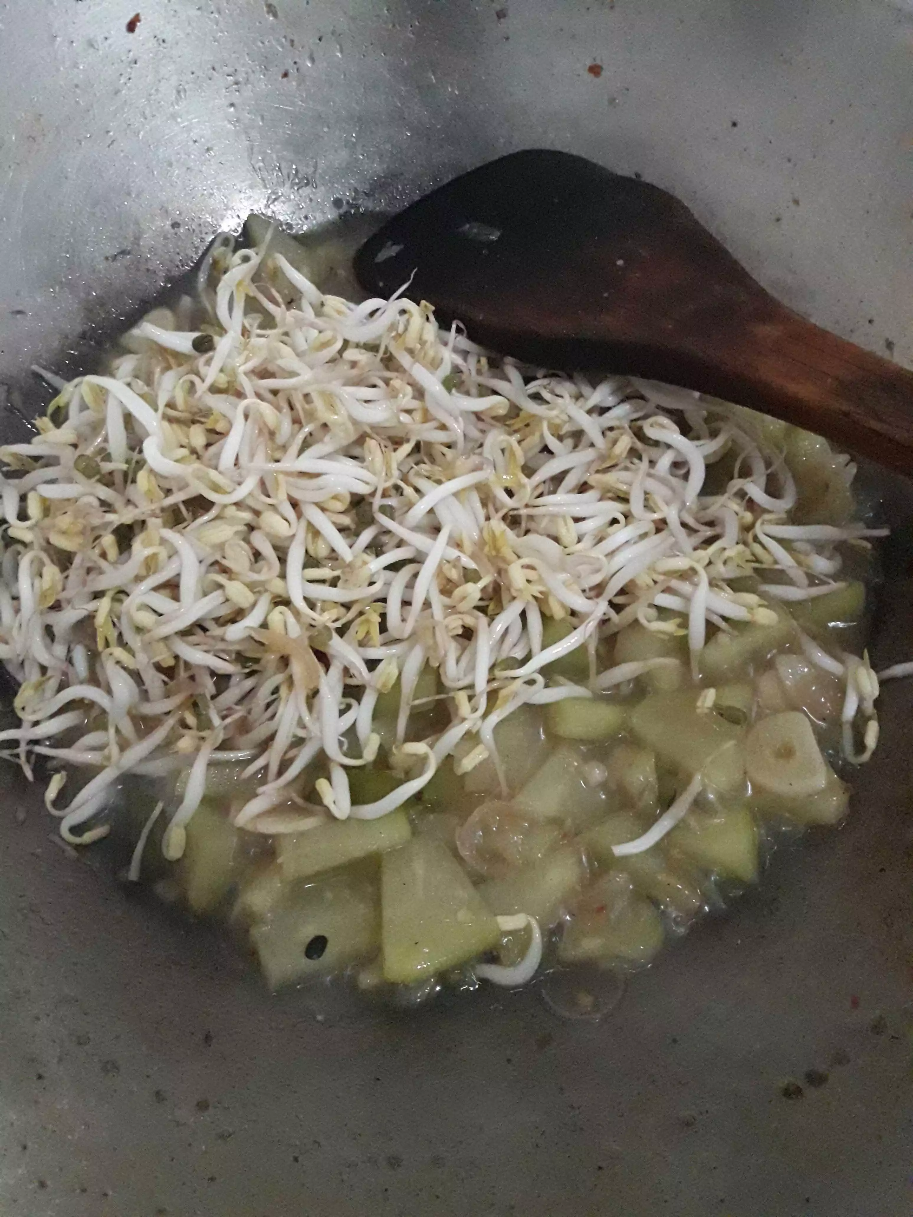 Step 4 Tumis Labu Siam dan Tauge