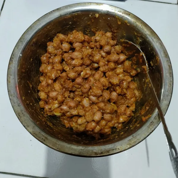 Aduk rata semua bahan.