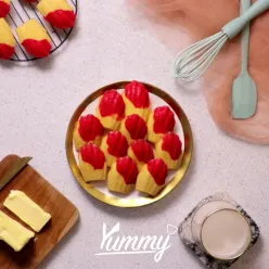 Red velvet & Vanilla Madeleine