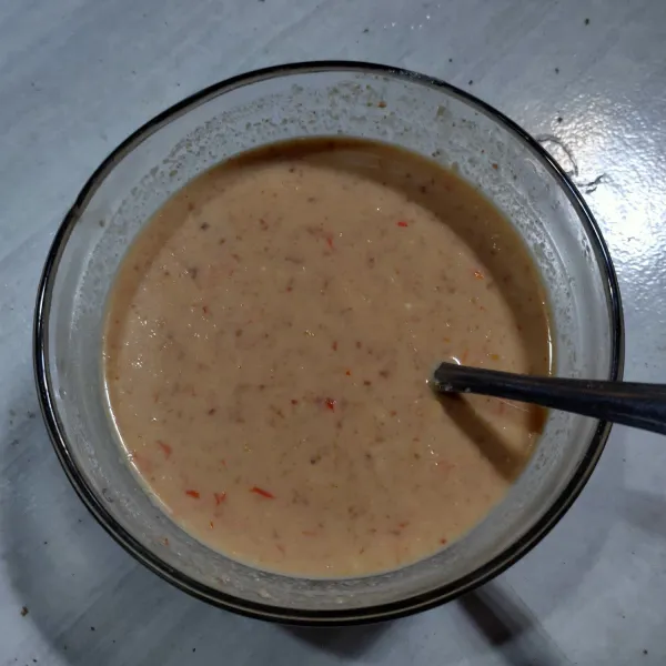 Haluskan atau blender semua bumbu jadi satu, beri air kekentalan sesuai selera.