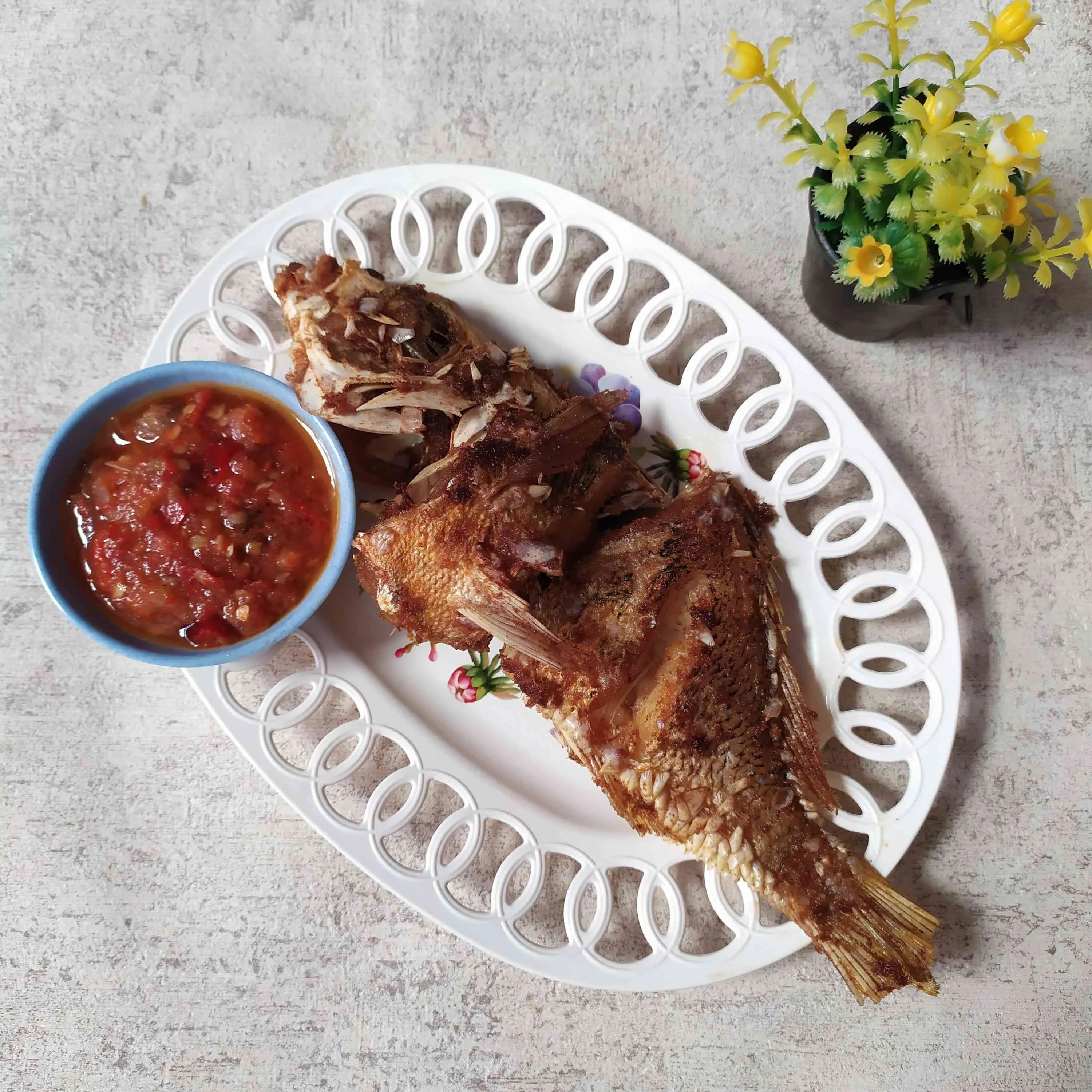 Kakap Goreng Bumbu dan Sambal Terasi