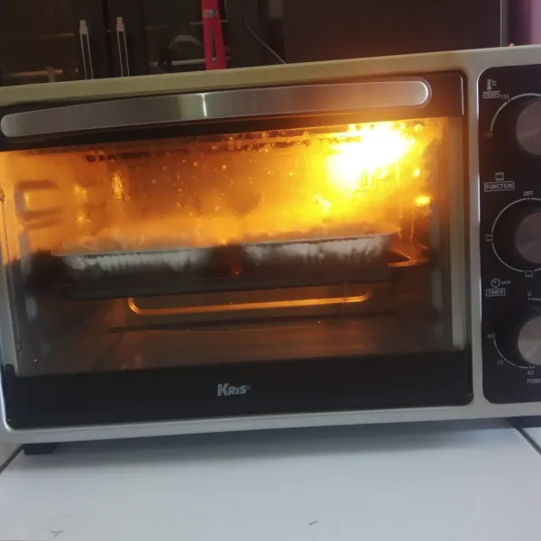 Panggang Mac and cheese dalam waktu 10 menit dengan api atas lalu sajikan.