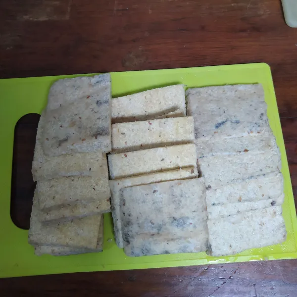 Tempe menjes diiris tipis.