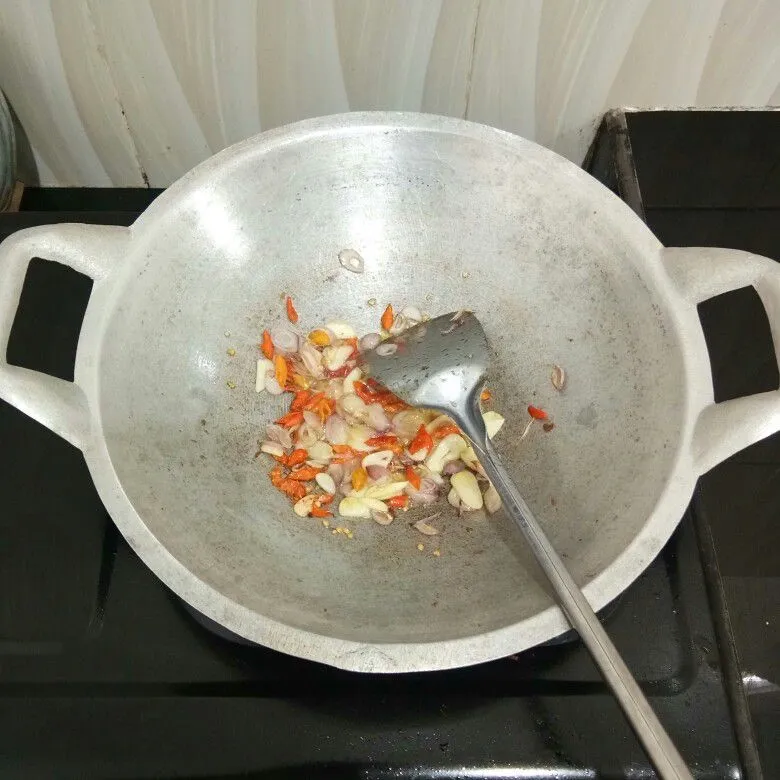 Step 3 Tumis Kenikir Ebi