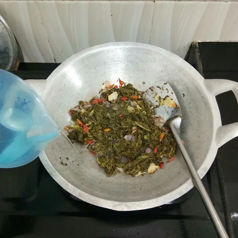 Step 5 Tumis Kenikir Ebi