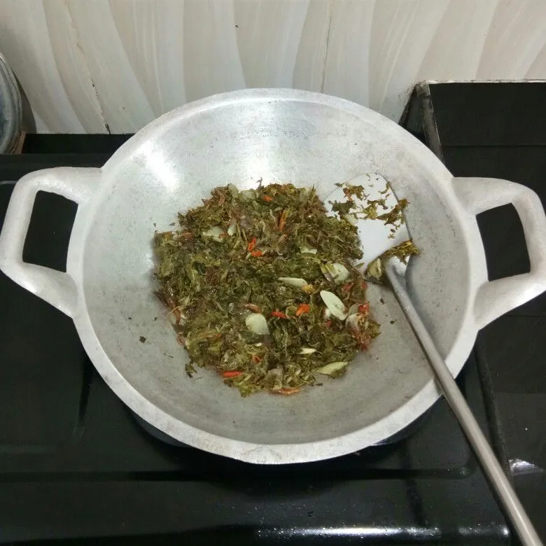 Step 7 Tumis Kenikir Ebi