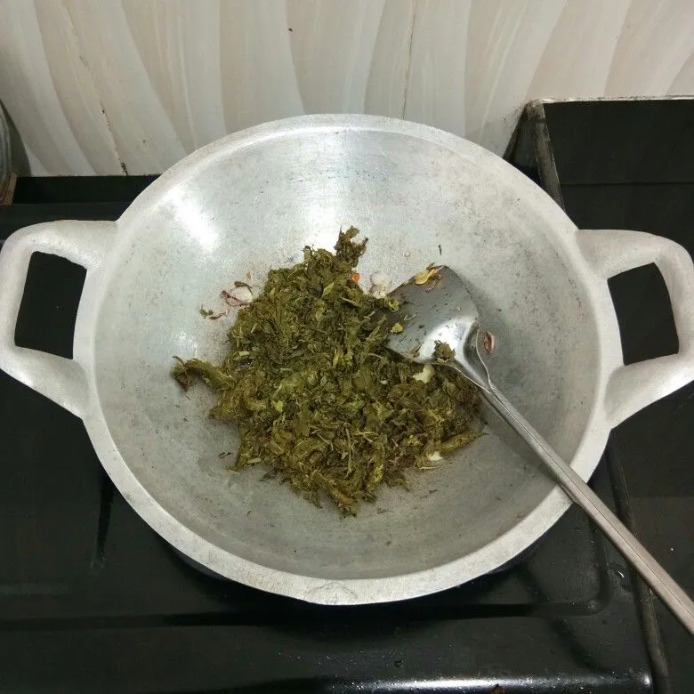 Step 4 Tumis Kenikir Ebi