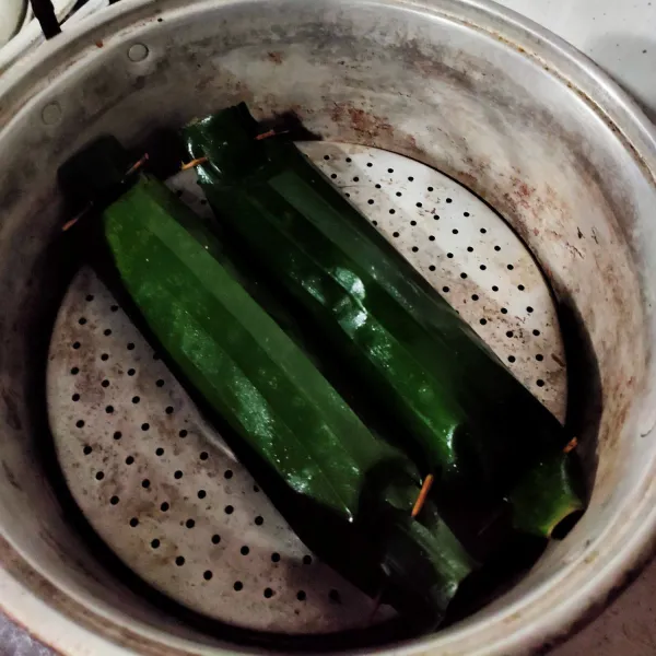 Panaskan kukusan, kukus selama 30 menit.