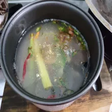 Masukkan bumbu tumis, lalu tambahkan kaldu bubuk dan merica, aduk rata.