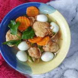 Sop baso tahu dan telur puyuh