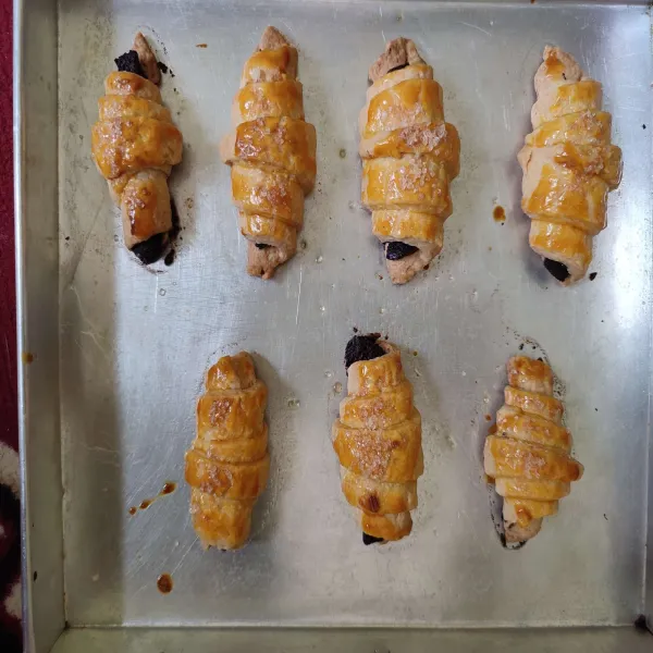 Panggang di oven selama 45 - 50 menit hingga matang.
Kemudian sajikan.