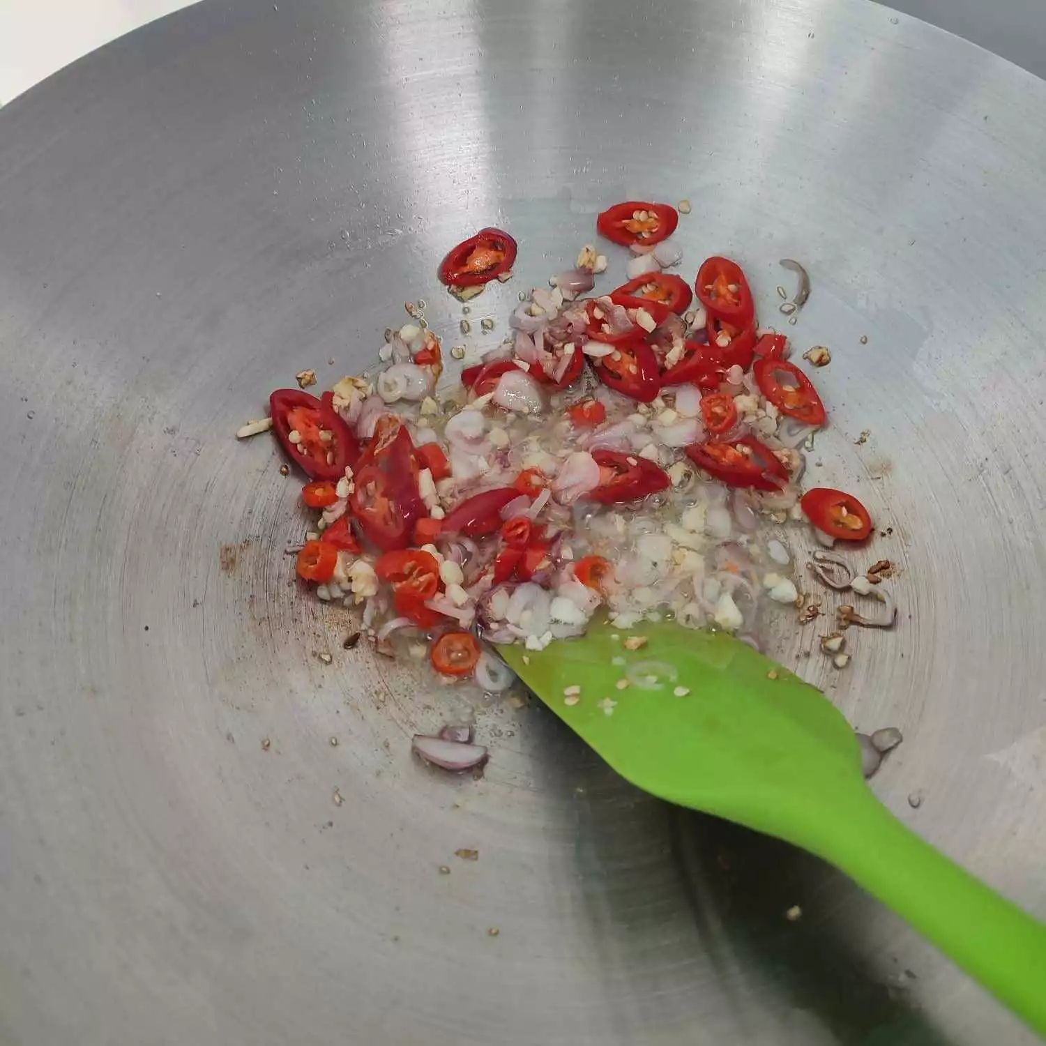 Step 1 Tumis Kangkung Ayam Suwir Sosis