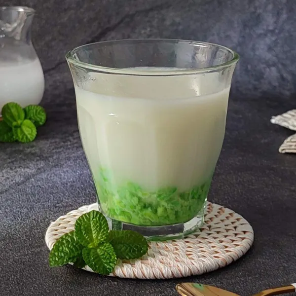 Sajikan wedang cor selagi hangat.