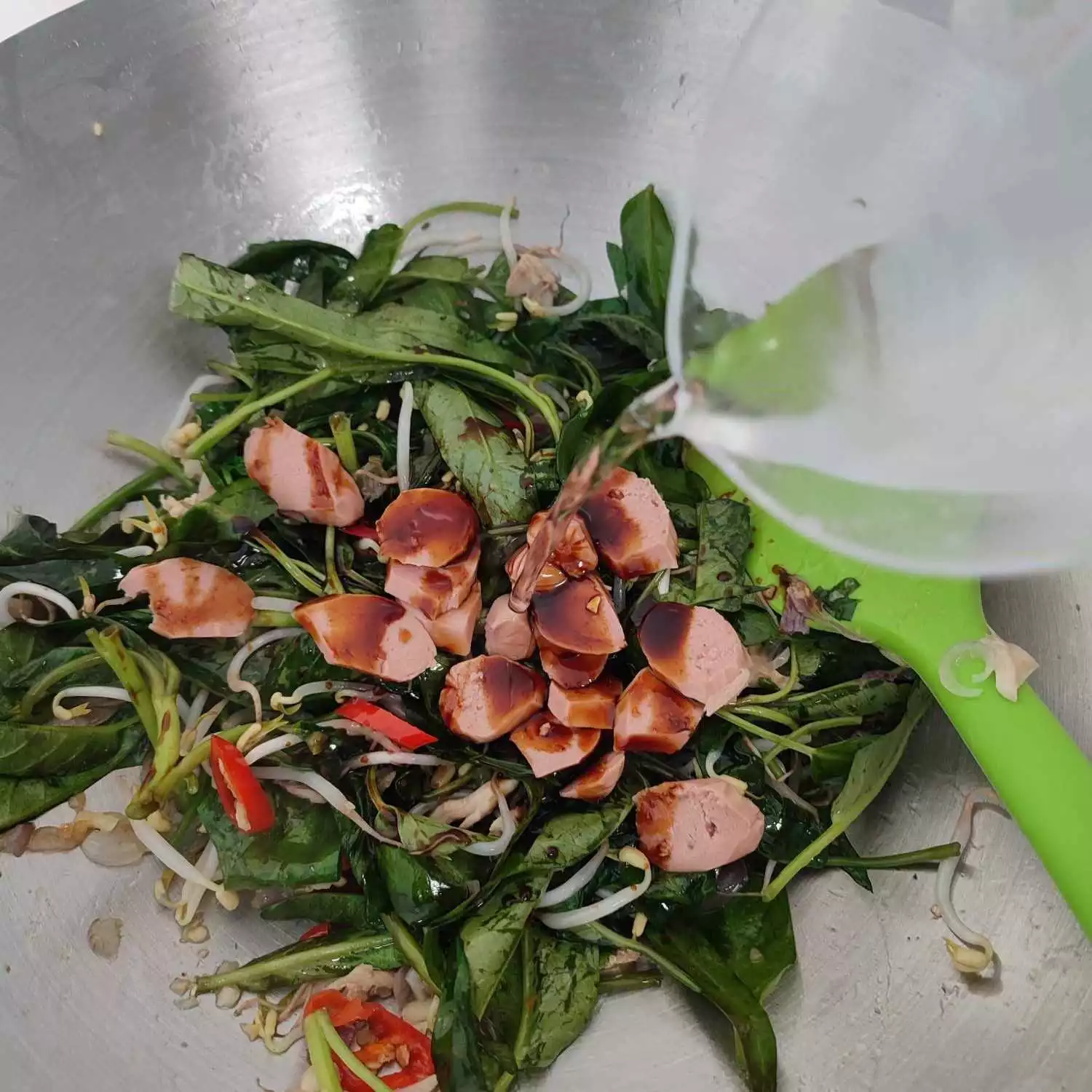 Step 4 Tumis Kangkung Ayam Suwir Sosis
