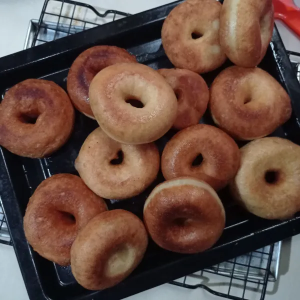 Angkat dan tiriskan, siap diberi topping dan sajikan.