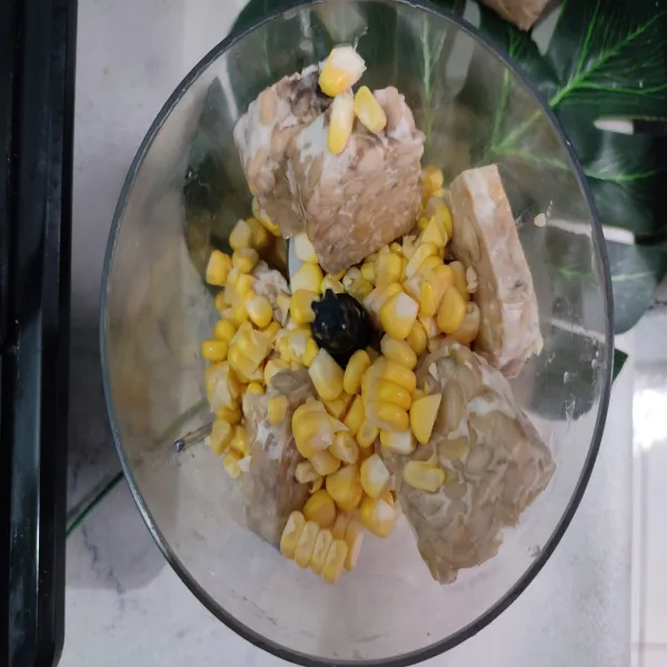 Chopper jagung dan tempe hingga lembut, sisihkan.